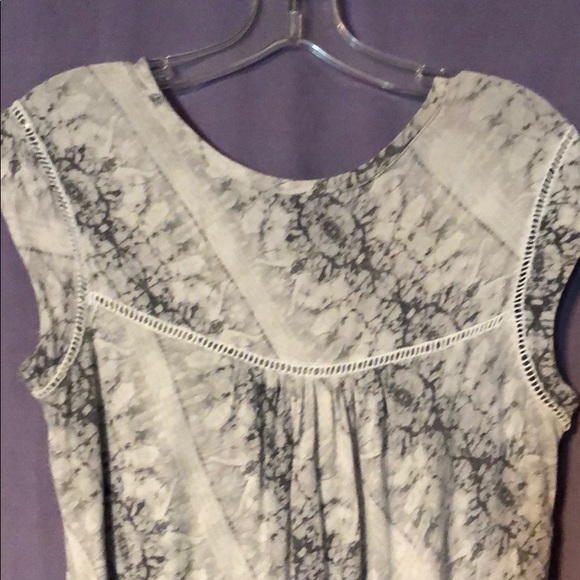 Rose and olive shirt - Picture 5 of 6